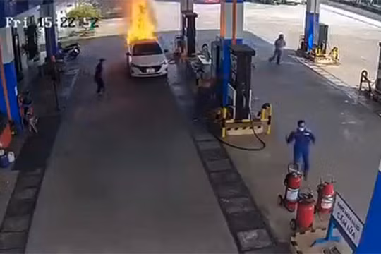 Bắt tạm giam tài xế vụ ôtô cháy tại cây xăng khiến 2 thiếu niên tử vong