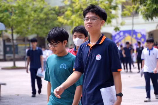 Khép lại kỳ thi lớp 10: 125.000 sĩ tử Hà Nội vỡ òa cảm xúc