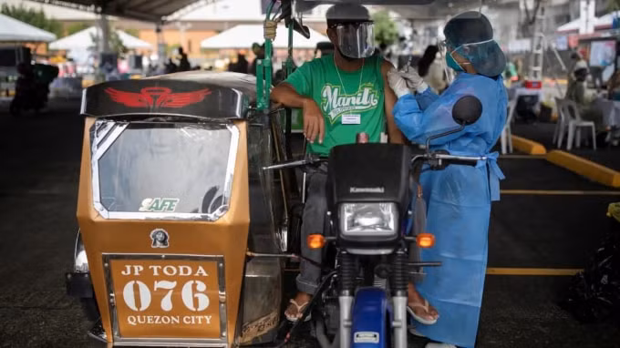 philippines thi diem phong toa cuc bo khi cac doanh nghiep keu cuu hinh 1