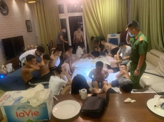 vinh phuc phat hien 18 doi tuong thue biet thu su dung ma tuy giua mua dich hinh 1