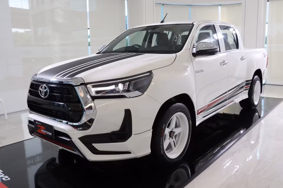 thai lan toyota hilux duoc bo sung them goi do chinh hang hinh 2