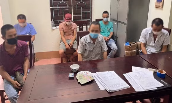 nghe an cung co ho so xu li nhom doi tuong danh bac trong mua dich hinh 1
