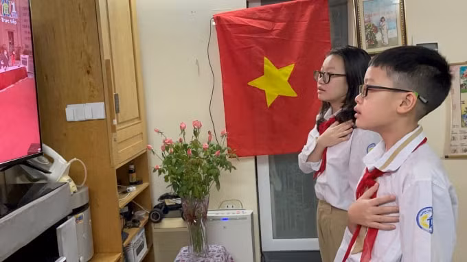 hinh anh an tuong ve le khai giang truc tuyen cua hoc sinh ha noi hinh 1