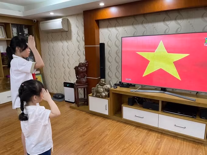 hinh anh an tuong ve le khai giang truc tuyen cua hoc sinh ha noi hinh 2