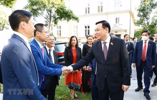 chu tich quoc hoi thao go vuong mac de co vaccine thiet bi y te nhanh nhat som nhat hinh 1