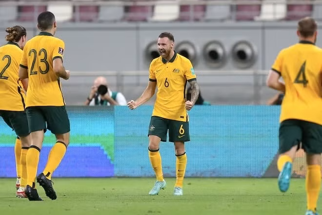 doi tuyen australia lo doi hinh ra san truoc tran gap viet nam vao ngay 7 9 hinh 1