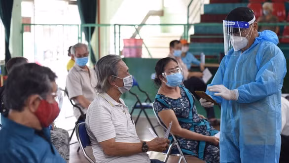 tiem mui 1 la vac xin moderna toi thoi gian tiem mui 2 pfizer co duoc khong hinh 1