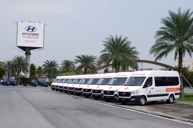 lien doanh o to hyundai thanh cong trao tang 10 xe solati cuu thuong hinh 3