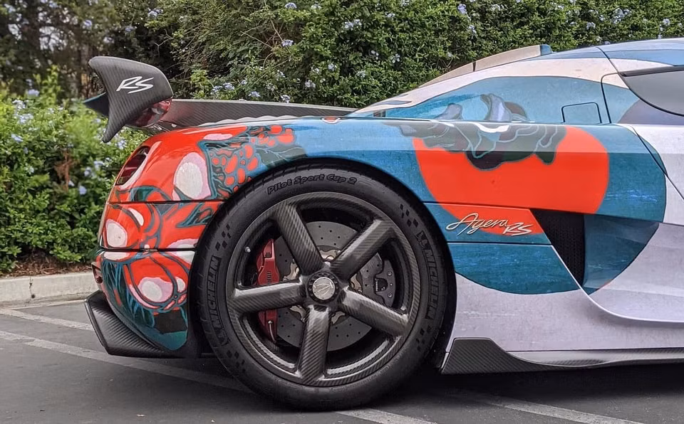 koenigsegg agera rs duoc trang bi lop son ngoai that phong cach a dong hinh 5