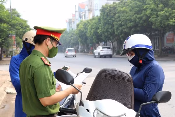 ha noi trong 24 gio phat hon 400 truong hop vi pham phong chong dich covid 19 hinh 1