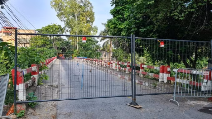 ha noi dung chot cung tai 30 diem cau nguoi dan vung nao o vung do khong di chuyen qua lai hinh 2