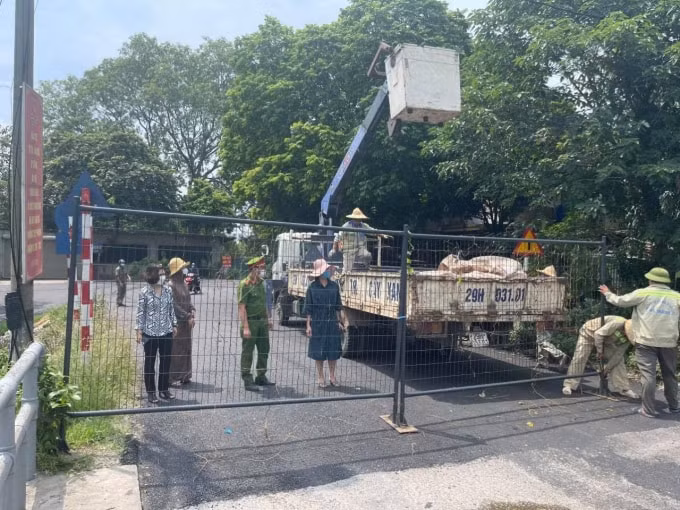 ha noi dung chot cung tai 30 diem cau nguoi dan vung nao o vung do khong di chuyen qua lai hinh 1