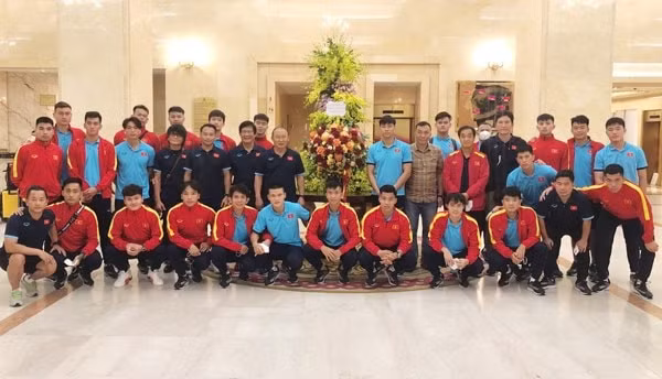 chu tich nuoc nguyen xuan phuc gui hoa dong vien doi tuyen viet nam hinh 1