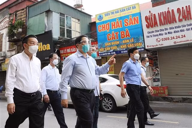 thu tuong nguoi dan ha noi van ra duong dong la chua dat ket qua ve gian cach xa hoi hinh 1