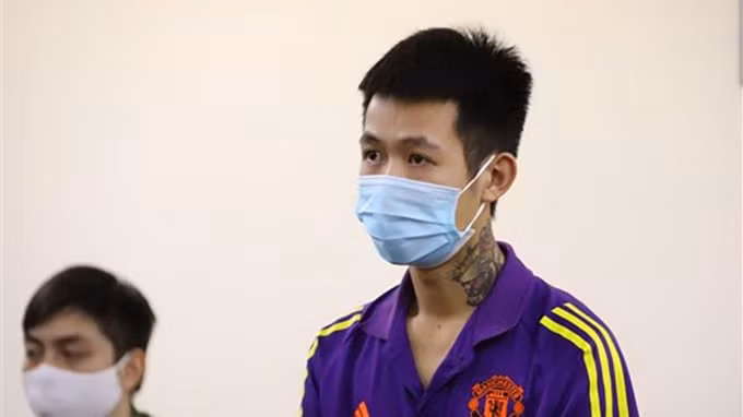 ha noi phat 6 thang tu doi tuong tan cong can bo chong dich hinh 1