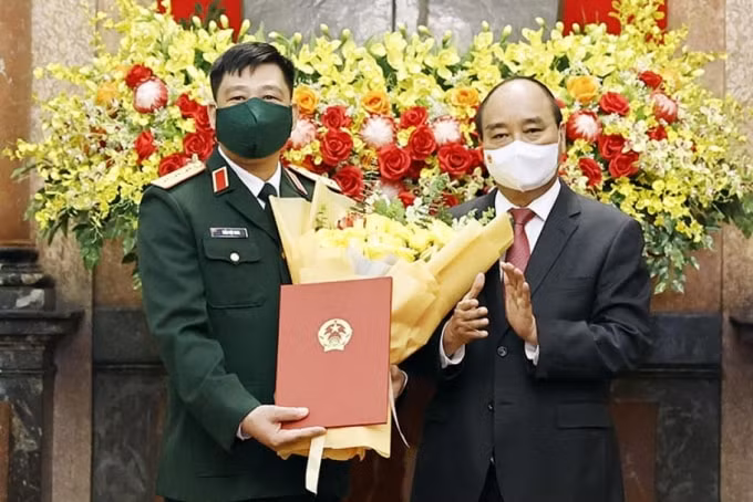 chu tich nuoc trao quyet dinh thang quan ham thuong tuong cho giam doc hoc vien quoc phong hinh 1