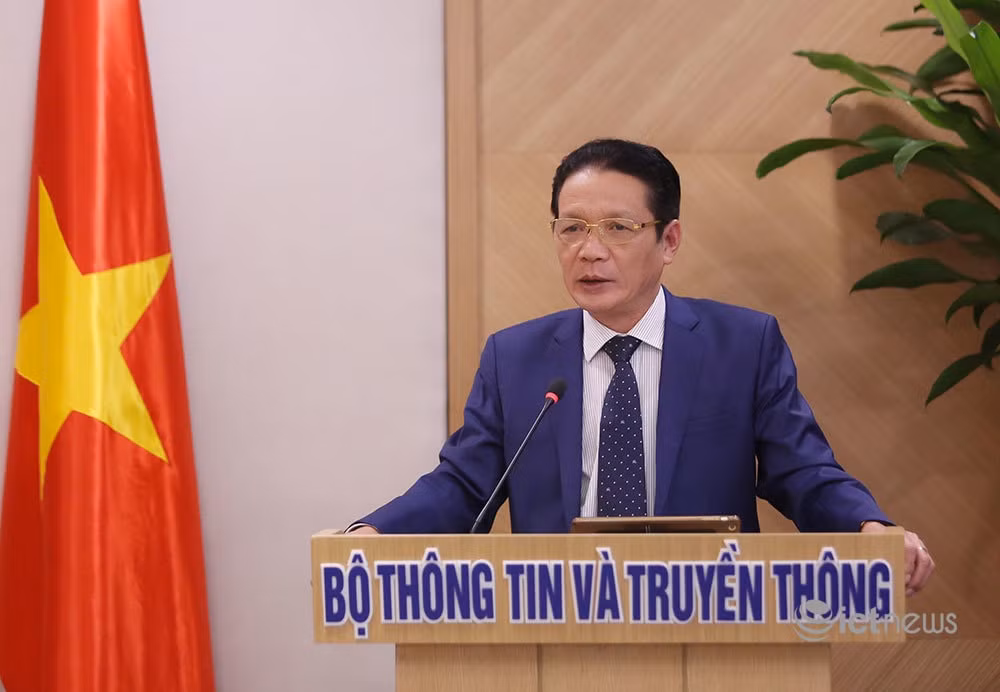 thu truong bo thong tin va truyen thong hoang vinh bao nghi huu theo che do hinh 2