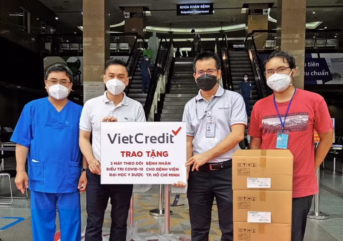 vietcredit tang thiet bi y te cho benh vien dai hoc y duoc tphcm hinh 1