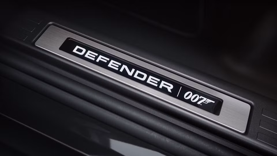 chiem nguong land rover defender phien ban diep vien 007 hinh 7