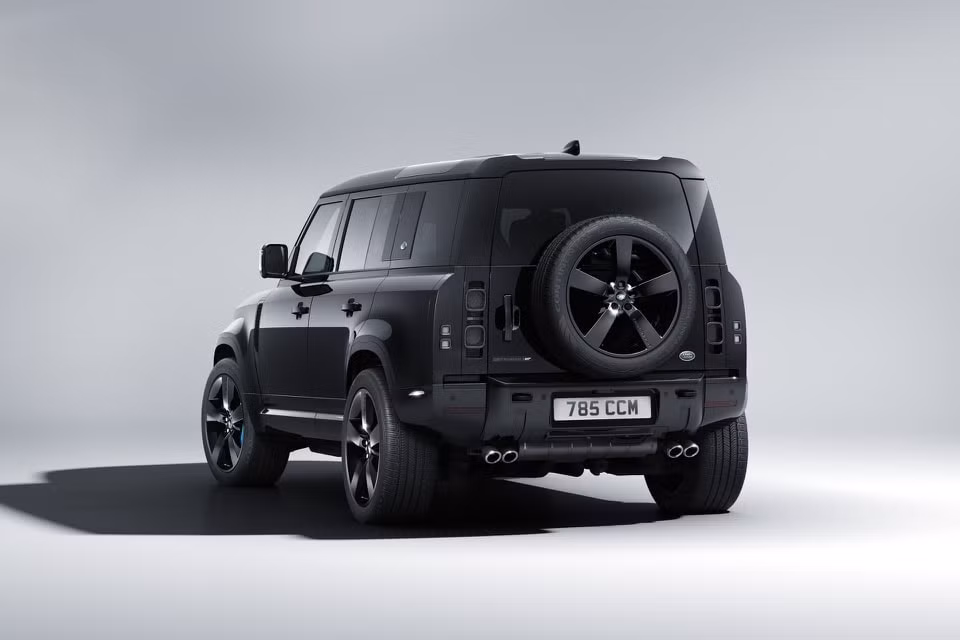 chiem nguong land rover defender phien ban diep vien 007 hinh 8