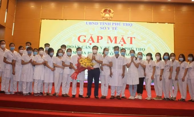 phu tho 500 can bo y te len duong ho tro tp ha noi chong dich covid 19 hinh 1