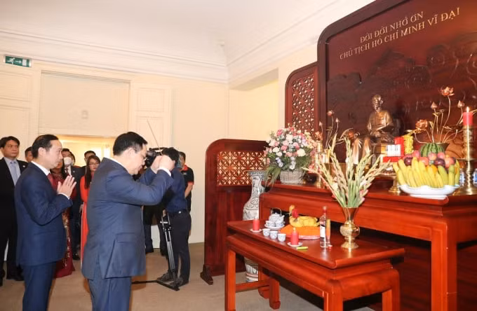 chu tich quoc hoi vuong dinh hue chung ta deu la con lac chau hong thi phai yeu thuong nhau hinh 1