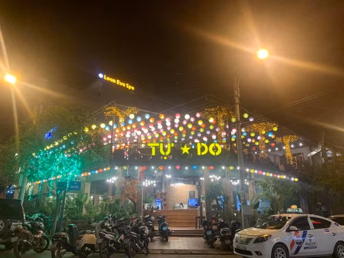 lao cai mo lai cho phien va quan an hang giai khat hinh 1