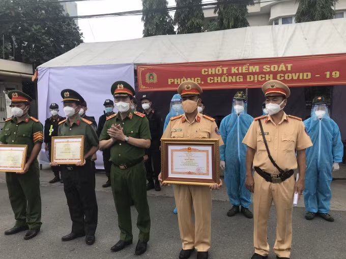 cong an dong nai nhan bang khen cua thu tuong bo truong bo cong an hinh 1