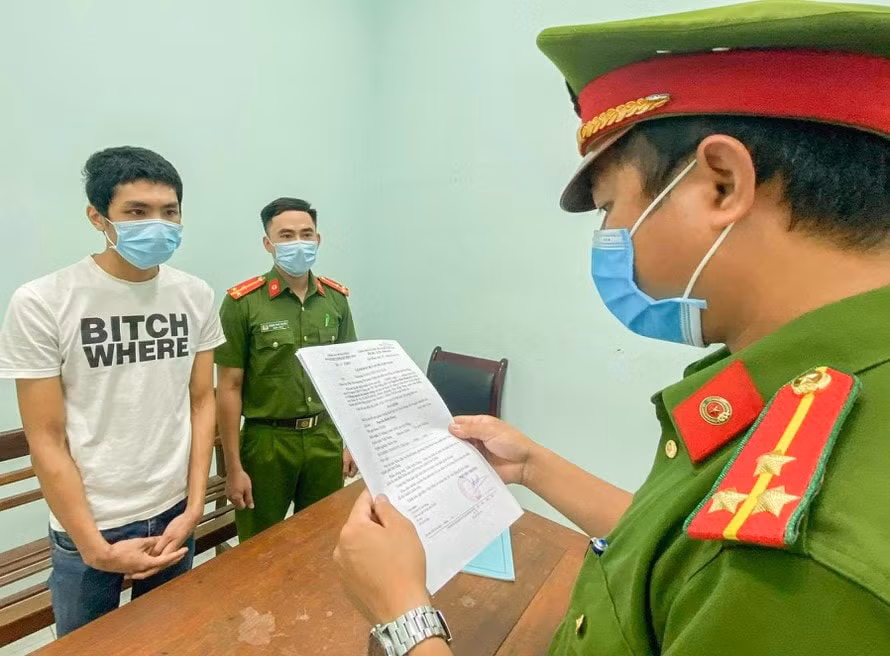 da nang khoi to thanh nien co hanh vi chong nguoi thi hanh cong vu hinh 1