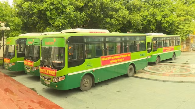 ha noi gan 200 y bac si tinh nguyen vien thai nguyen ho tro soc son chong dich covid 19 hinh 1