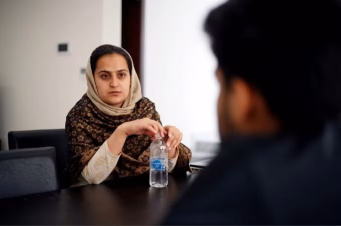 phong vien nu afghanistan ke lai khoanh khac lich su phong van taliban hinh 1