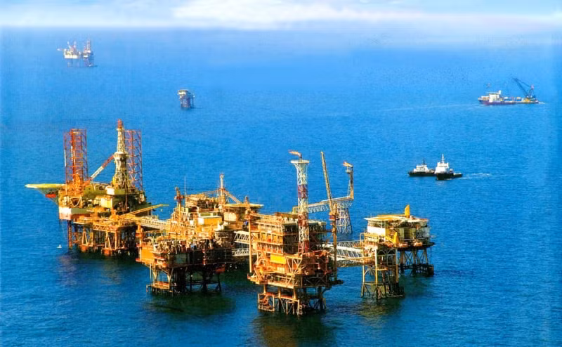 petrovietnam gan nua the ky di tu khong den co hinh 4