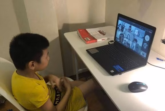 tre lop 1 hoc online lam noi bi hai hinh 1