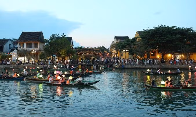 hoi an khong bat buoc khach le mua ve vao pho co hinh 2