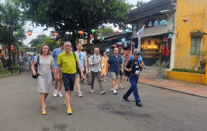 hoi an khong bat buoc khach le mua ve vao pho co hinh 1