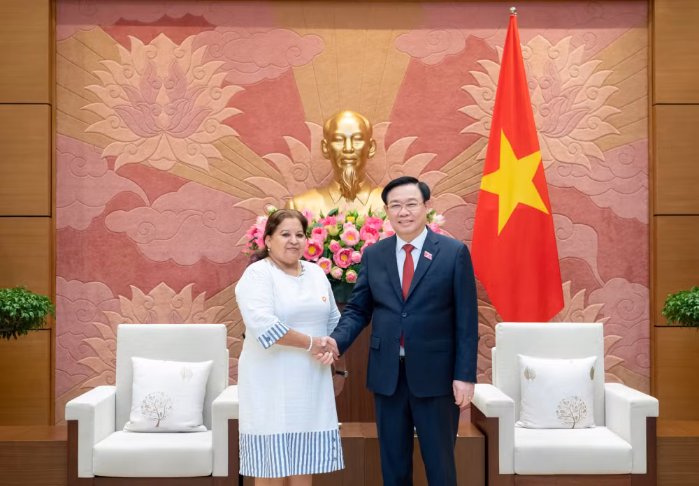 chu tich quoc hoi vuong dinh hue tiep tong thu ky hoi lien hiep phu nu cuba hinh 1