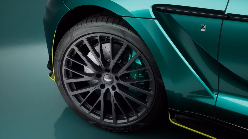 aston martin ra mat sieu suv dbx707 ban dac biet amr23 hinh 6