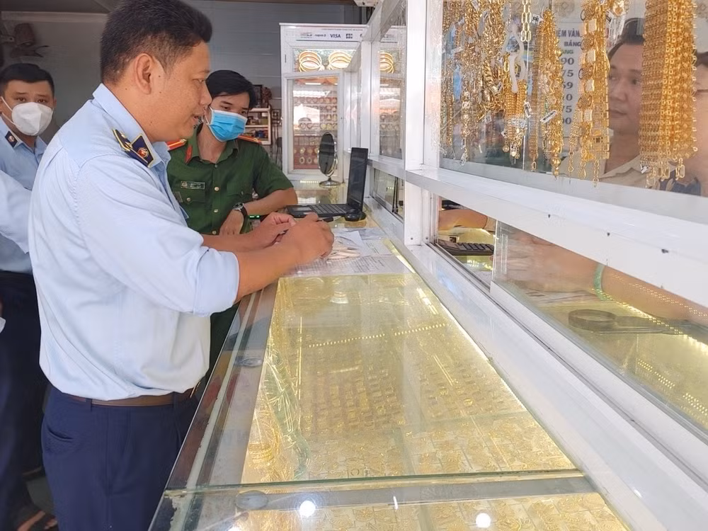 kien giang phat hien 2 doanh nghiep kinh doanh trang suc nghi lam tu nga voi hinh 1