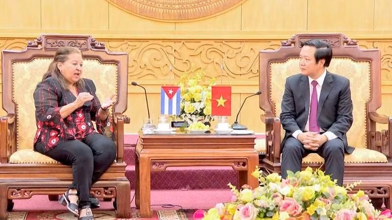 lanh dao tinh ninh binh tiep xa giao tong thu ky hoi lien hiep phu nu cuba hinh 1