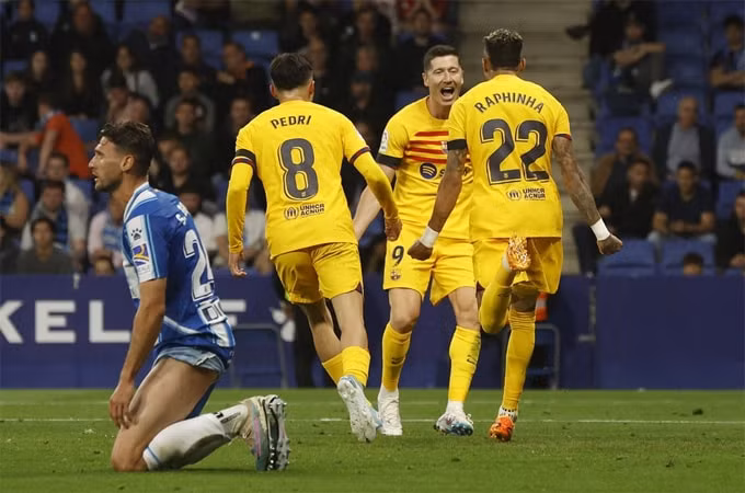 danh bai espanyol barca vo dich la liga 2022 23 som 4 vong dau hinh 2