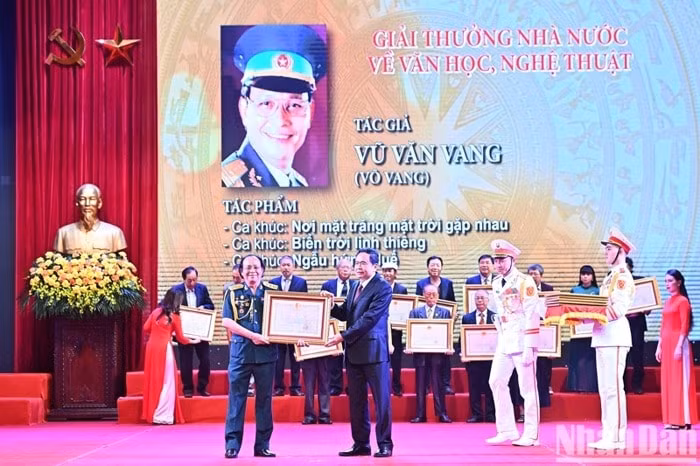 128 tac gia dong tac gia duoc trao giai thuong ho chi minh giai thuong nha nuoc ve van hoc nghe thuat hinh 2