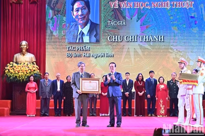 128 tac gia dong tac gia duoc trao giai thuong ho chi minh giai thuong nha nuoc ve van hoc nghe thuat hinh 1