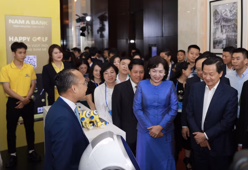 chuyen doi so nganh ngan hang 2023 khach hang trai nghiem nhieu tien ich tai he sinh thai ngan hang so nam a bank hinh 1