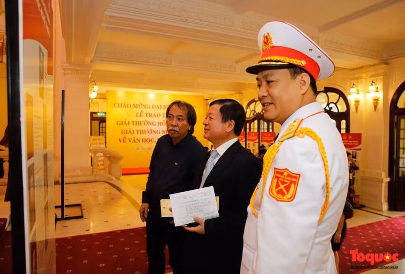 128 tac gia dong tac gia duoc trao giai thuong ho chi minh giai thuong nha nuoc ve van hoc nghe thuat hinh 7