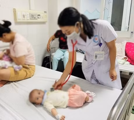 thanh hoa suc khoe 4 tre nho bi tiem vaccine het han tuong doi on dinh hinh 1
