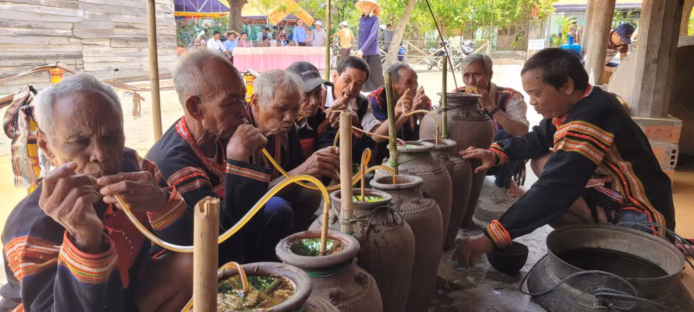 gia lai doc dao le cung cau mua tren dinh nui than chu tao yang hinh 3