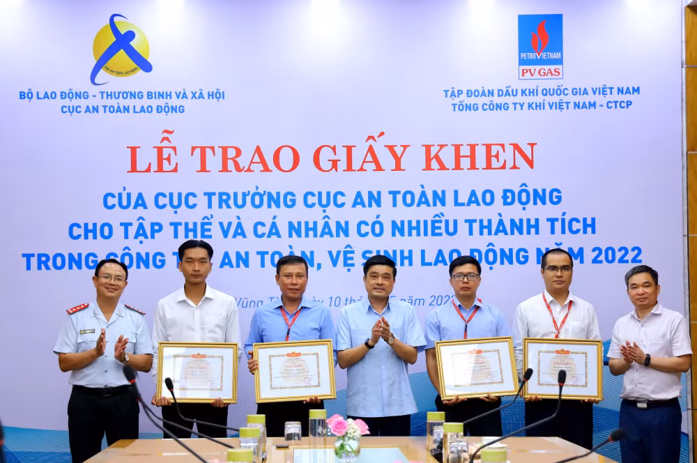 pv gas duoc cuc an toan lao dong khen thuong hinh 2