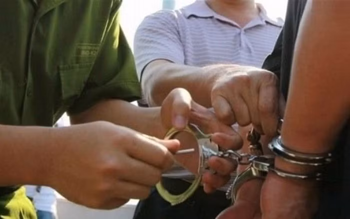 khoi to 2 can bo chi nhanh van phong dang ky dat dai tp hung yen hinh 1