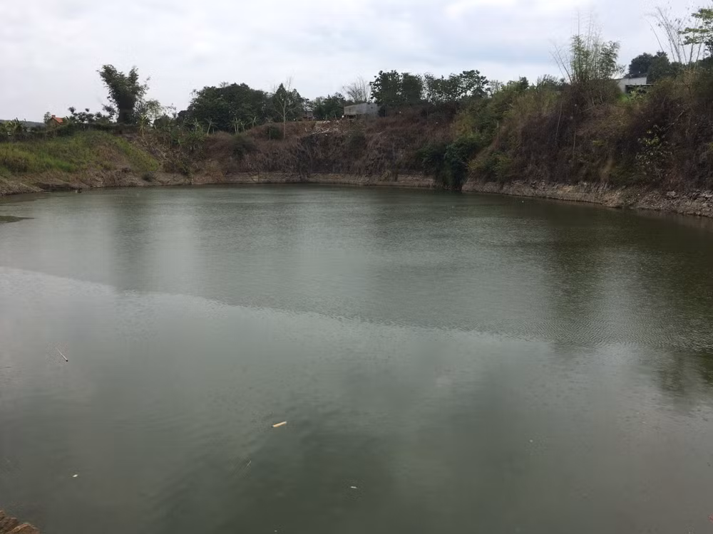 kon tum di tam voi ban be trai 10 tuoi duoi nuoc tu vong hinh 1