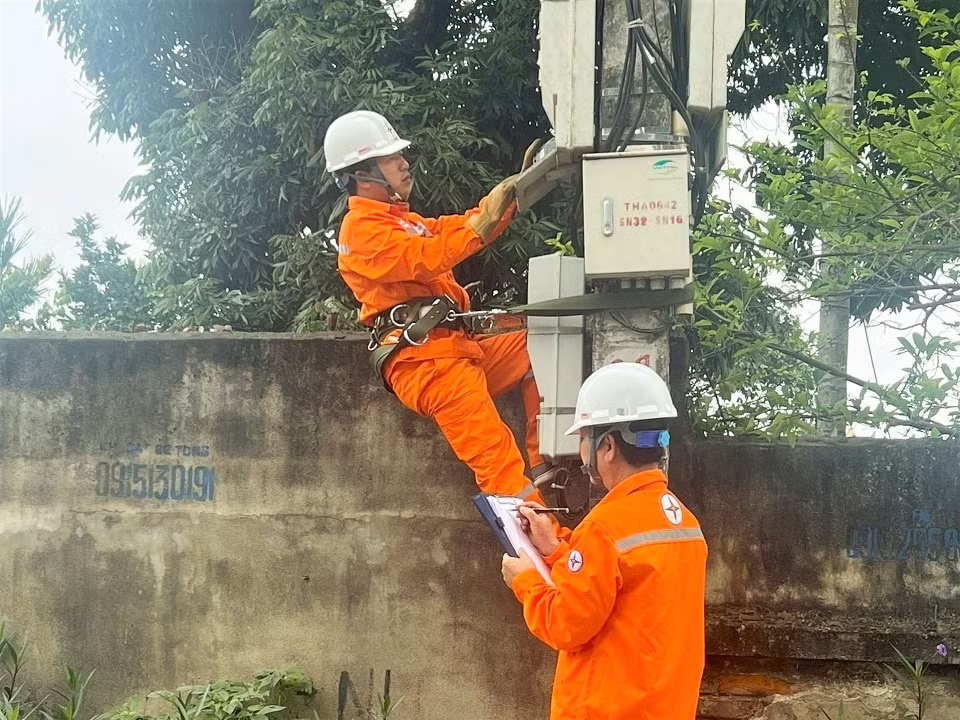 cap dien mua nang nong rat kho khan evn de nghi cac dia phuong chi dao tiet kiem dien hinh 2